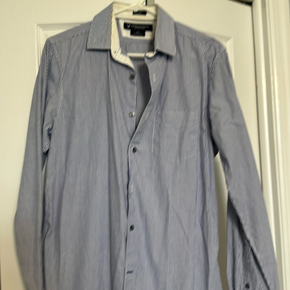 Men’s American Eagle buttoned down shirt